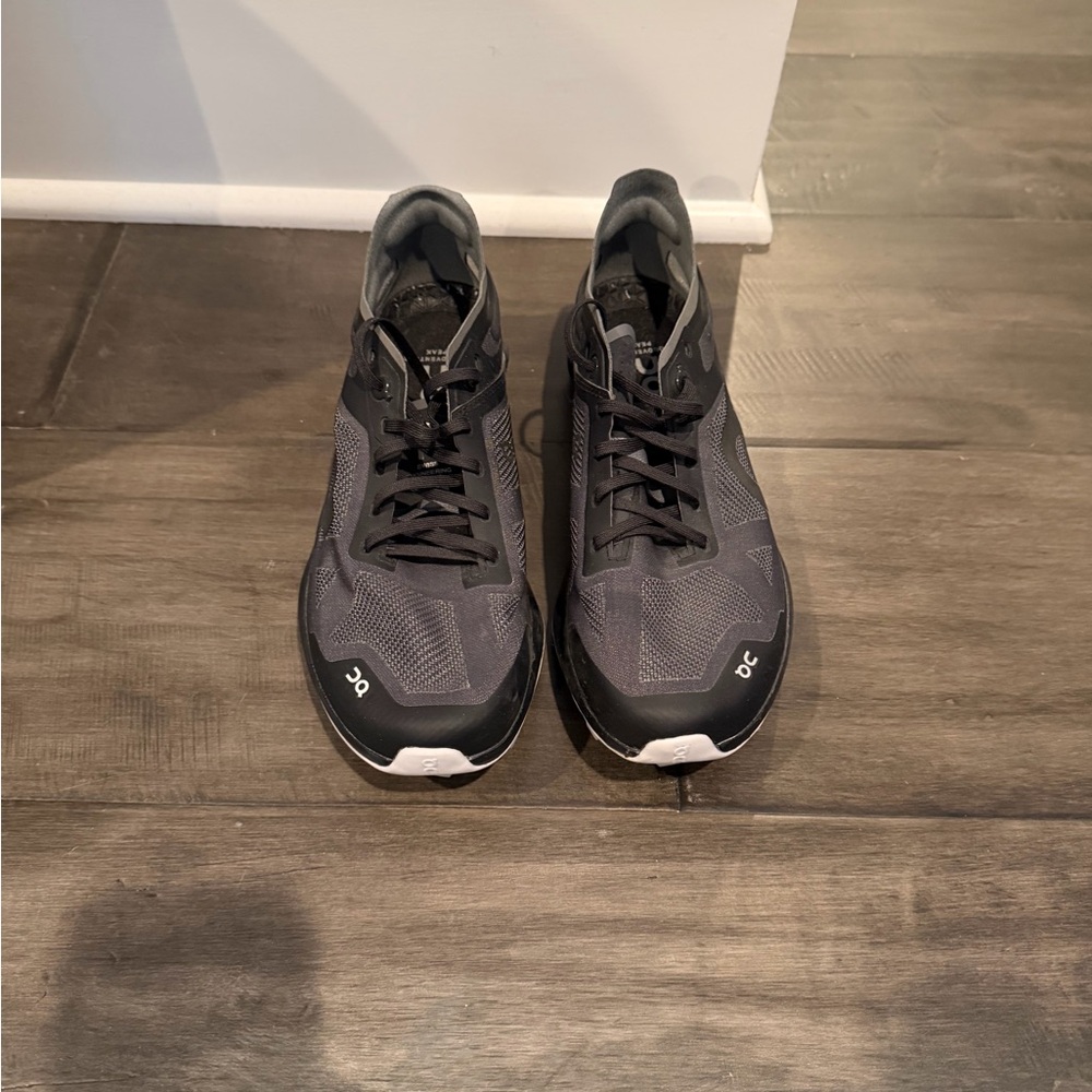 On Men's Trail running Gray and Black Athletic Shoes